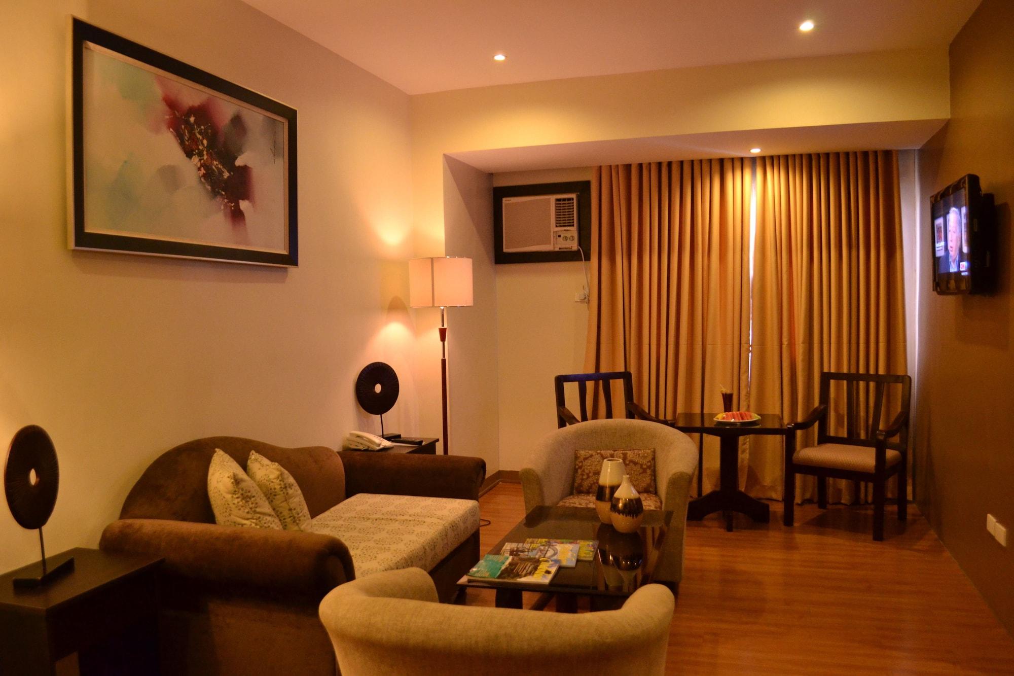 The Pinnacle Hotel And Suites Davao Bagian luar foto