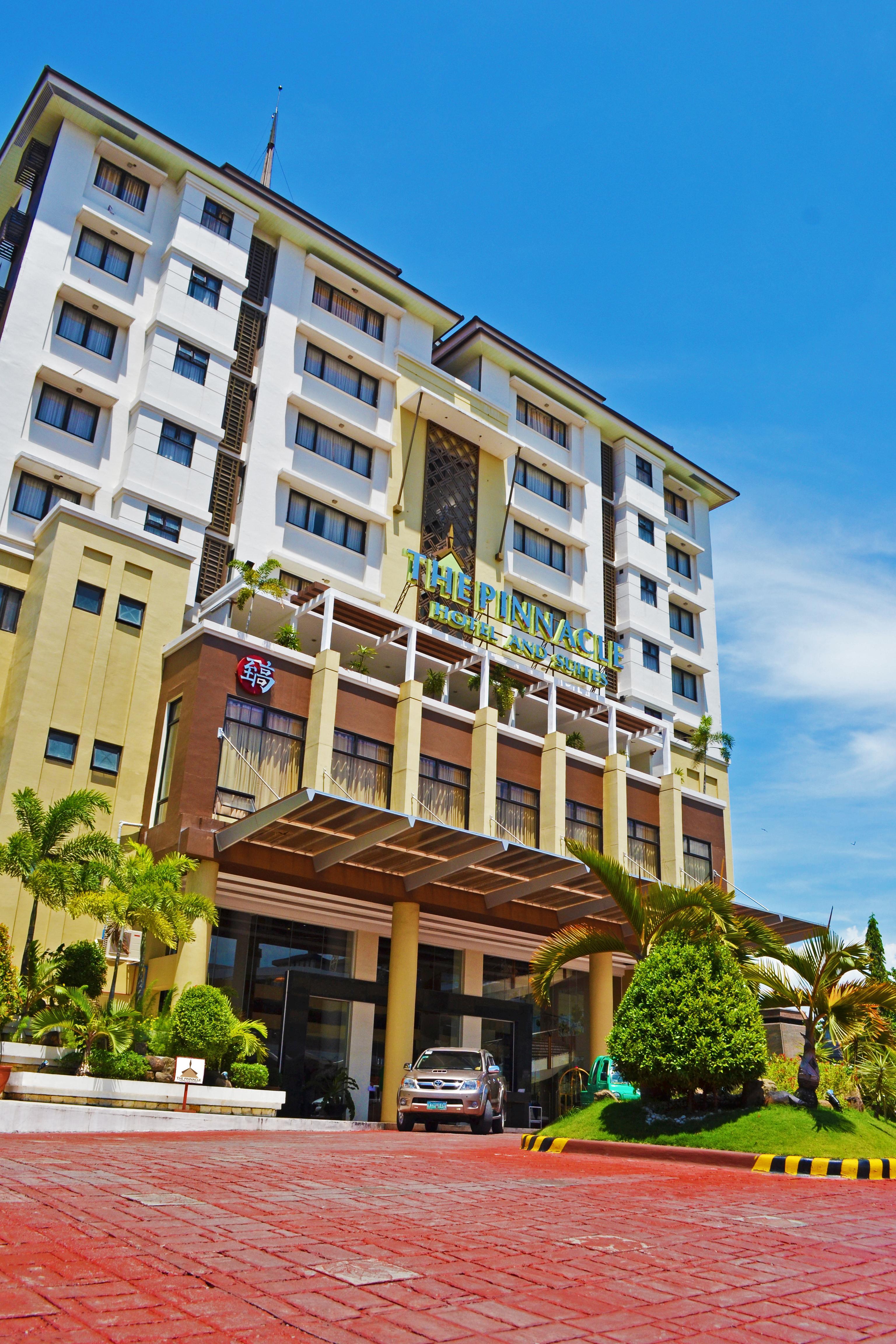The Pinnacle Hotel And Suites Davao Bagian luar foto