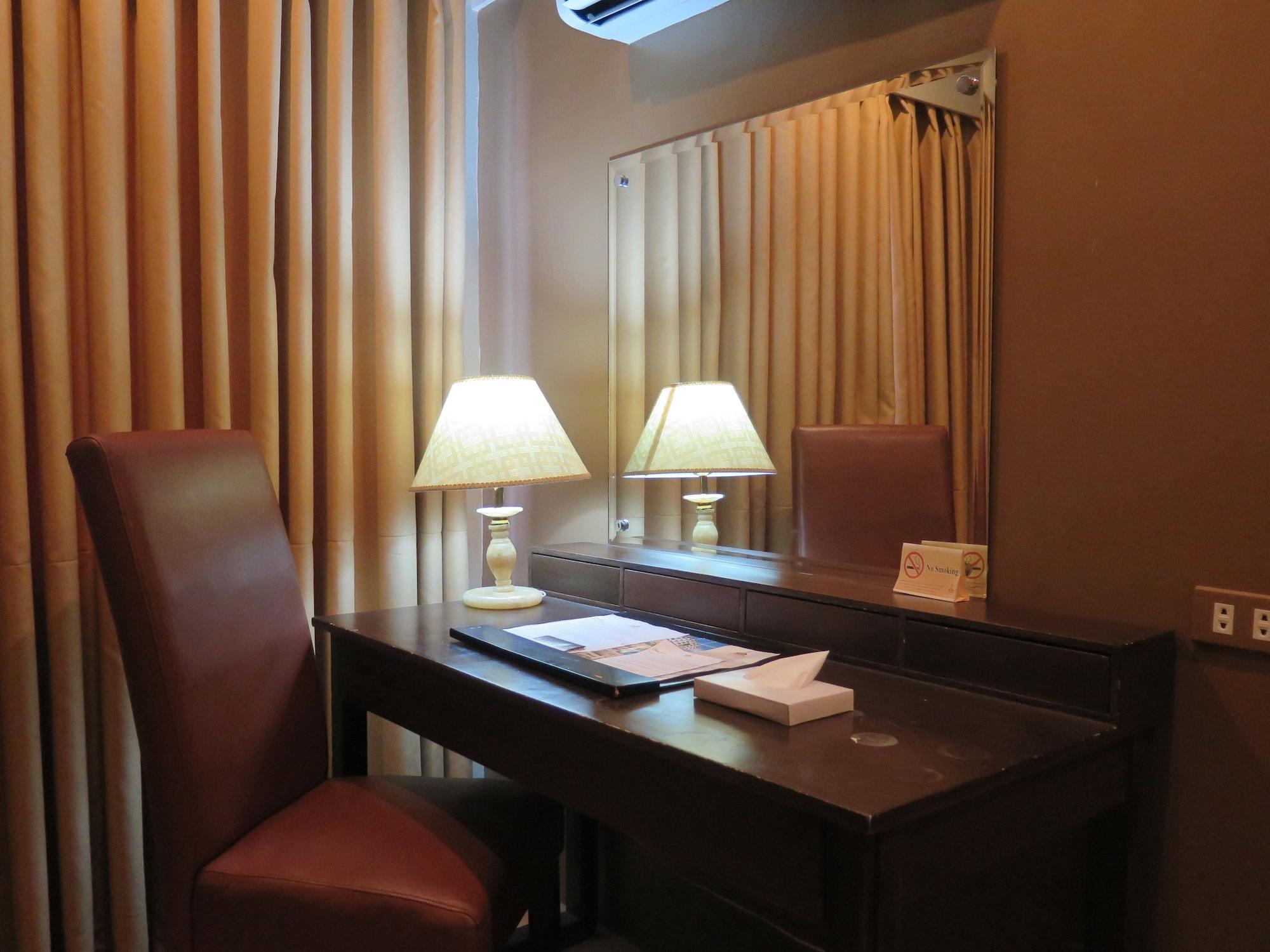 The Pinnacle Hotel And Suites Davao Bagian luar foto