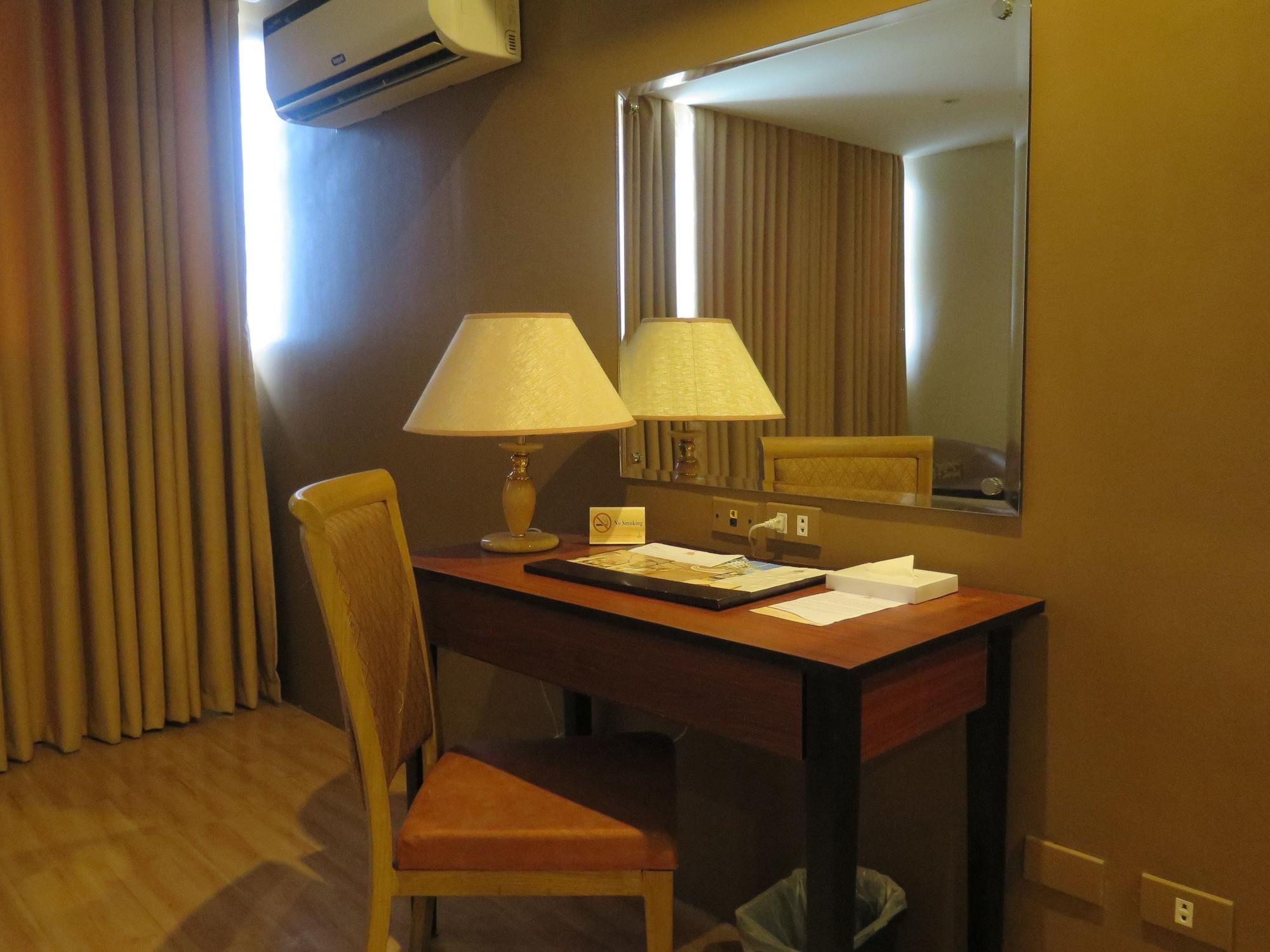 The Pinnacle Hotel And Suites Davao Bagian luar foto