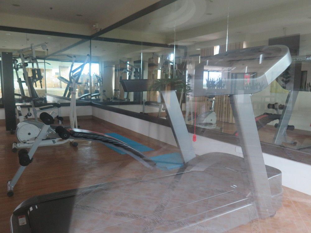 The Pinnacle Hotel And Suites Davao Bagian luar foto