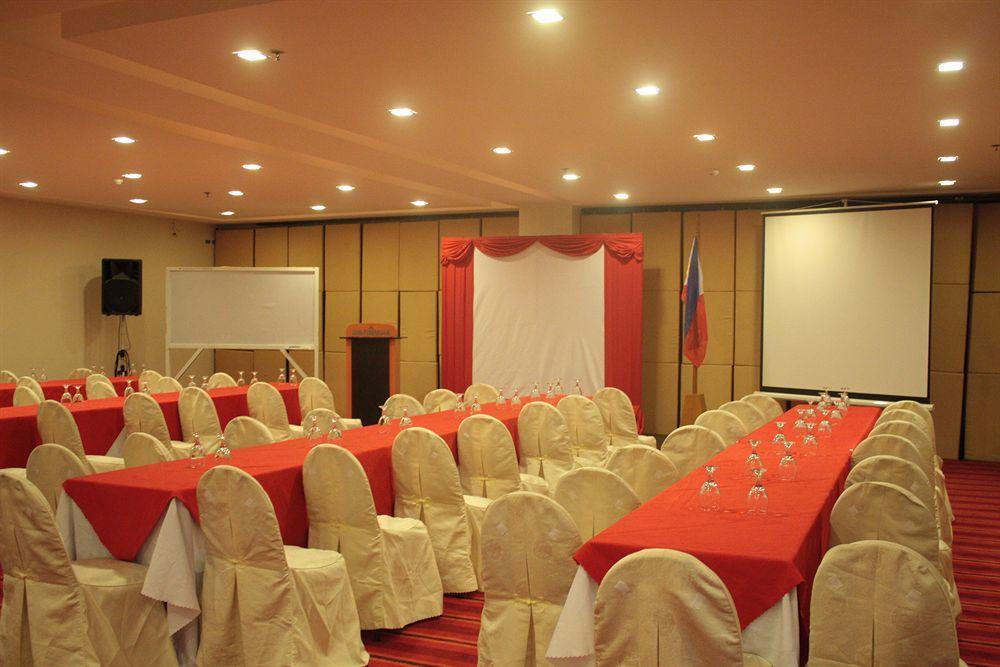 The Pinnacle Hotel And Suites Davao Bagian luar foto