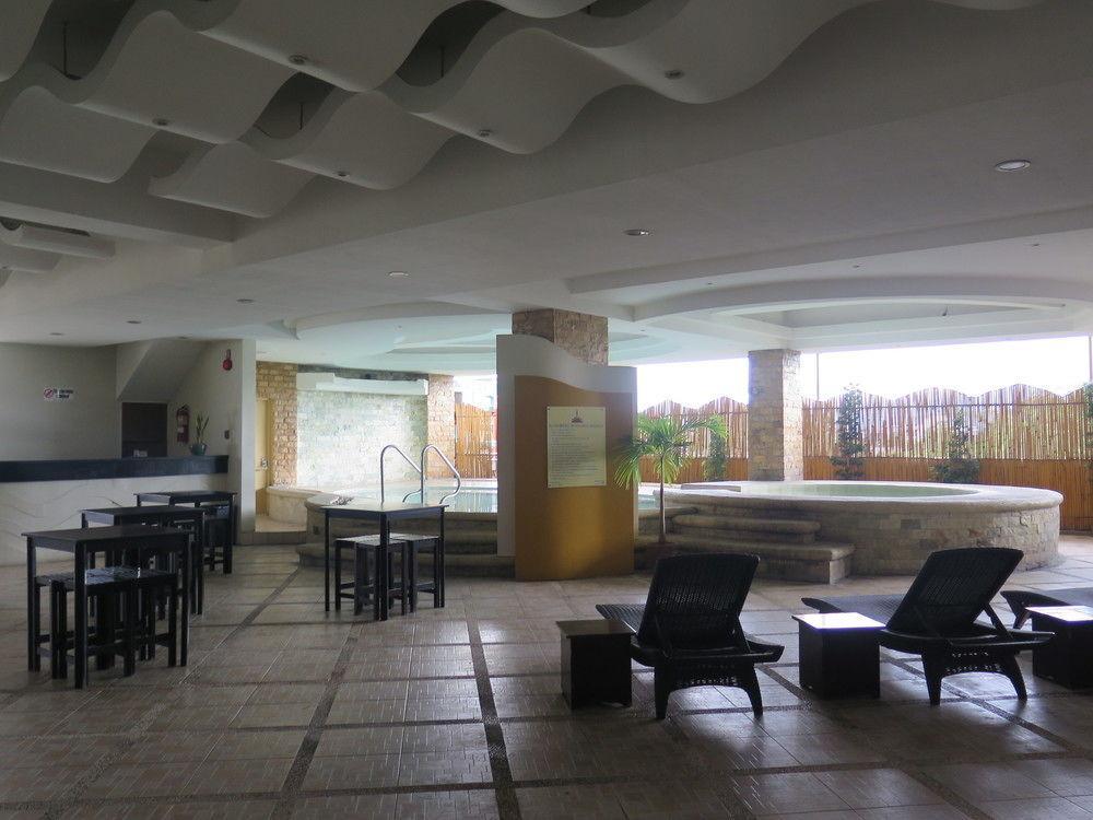 The Pinnacle Hotel And Suites Davao Bagian luar foto