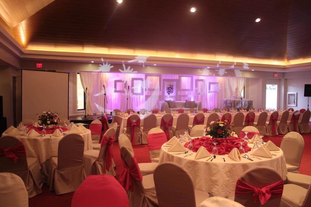The Pinnacle Hotel And Suites Davao Bagian luar foto