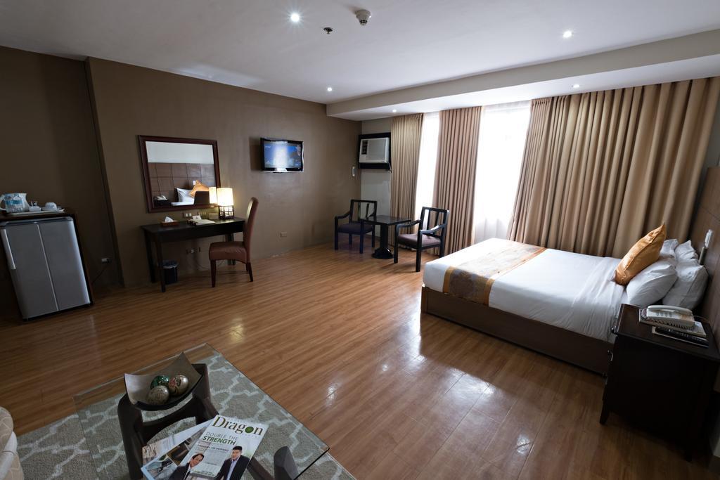 The Pinnacle Hotel And Suites Davao Bagian luar foto