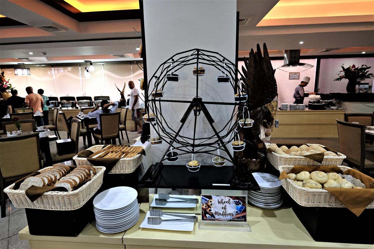 The Pinnacle Hotel And Suites Davao Bagian luar foto