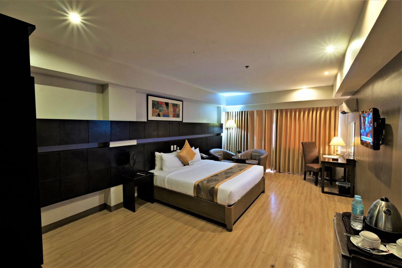 The Pinnacle Hotel And Suites Davao Bagian luar foto