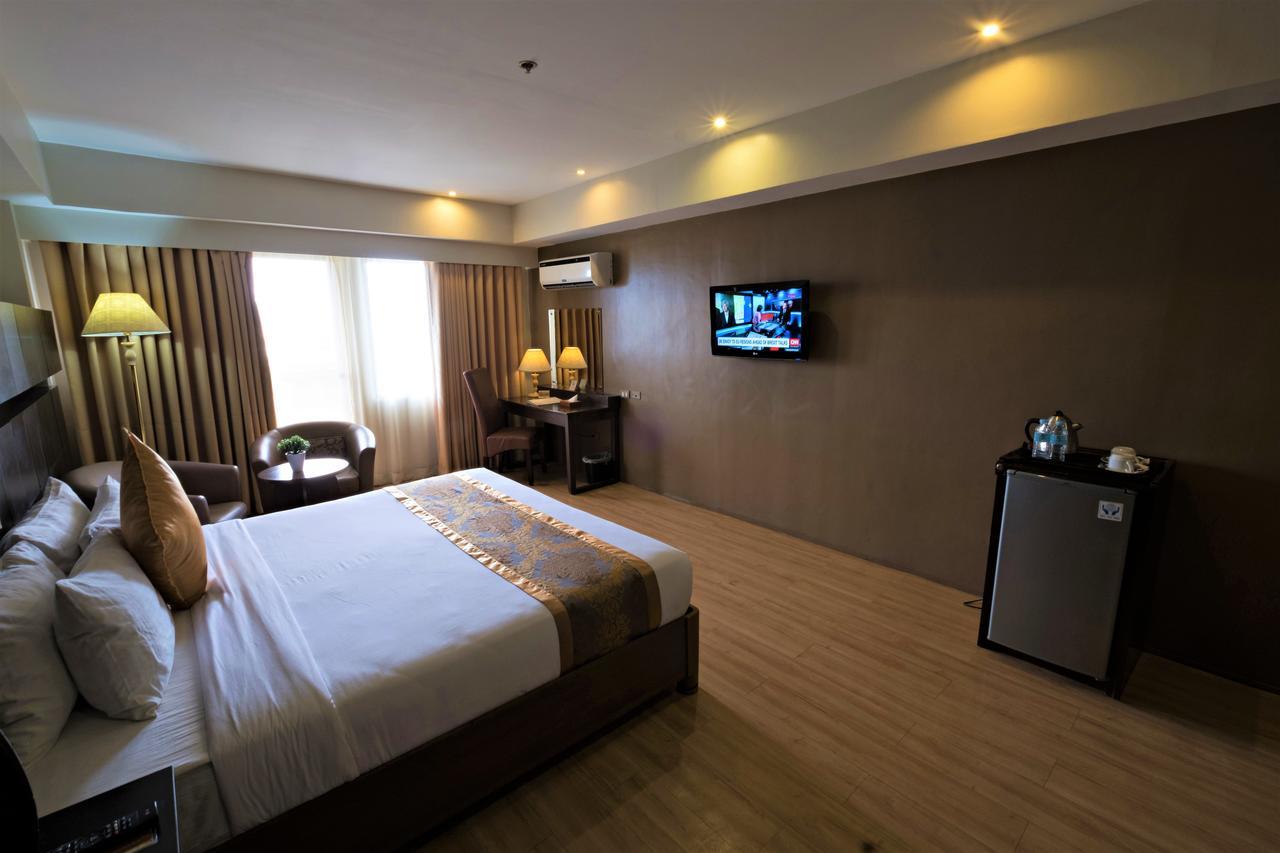 The Pinnacle Hotel And Suites Davao Bagian luar foto