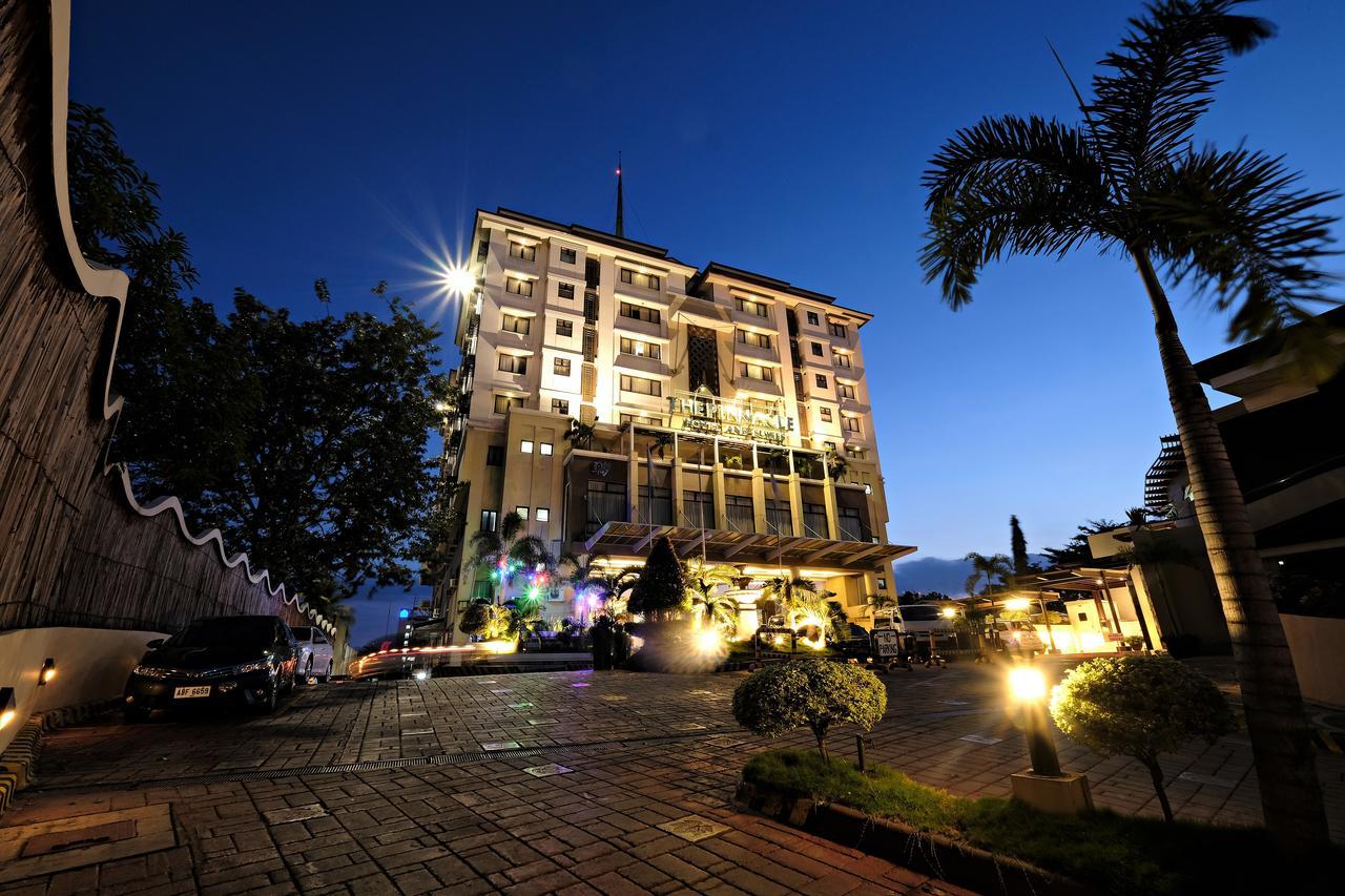 The Pinnacle Hotel And Suites Davao Bagian luar foto