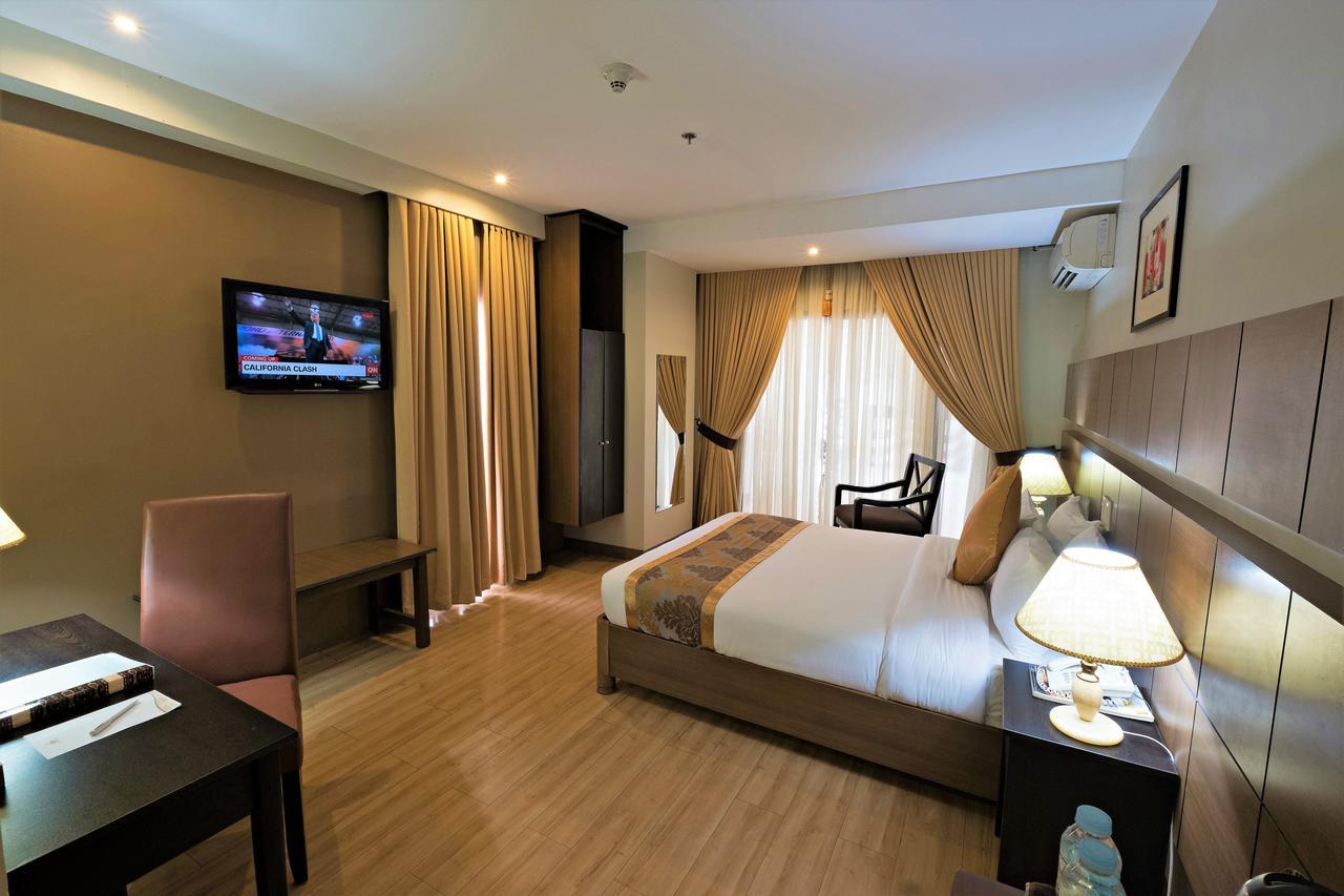 The Pinnacle Hotel And Suites Davao Bagian luar foto