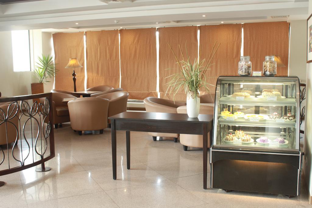 The Pinnacle Hotel And Suites Davao Bagian luar foto