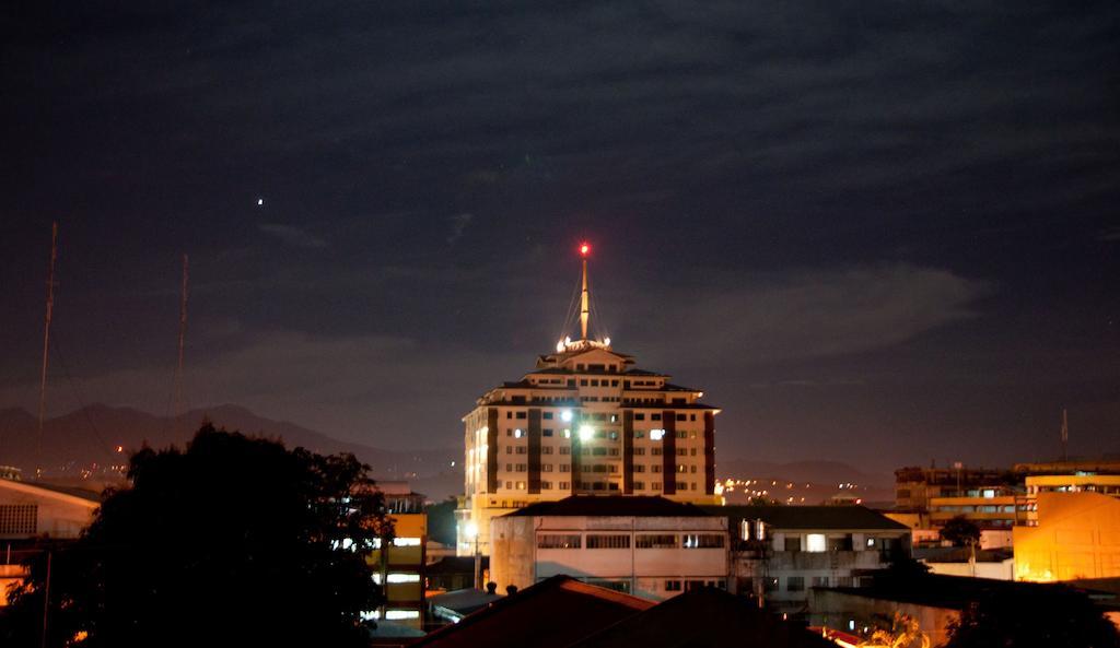The Pinnacle Hotel And Suites Davao Bagian luar foto
