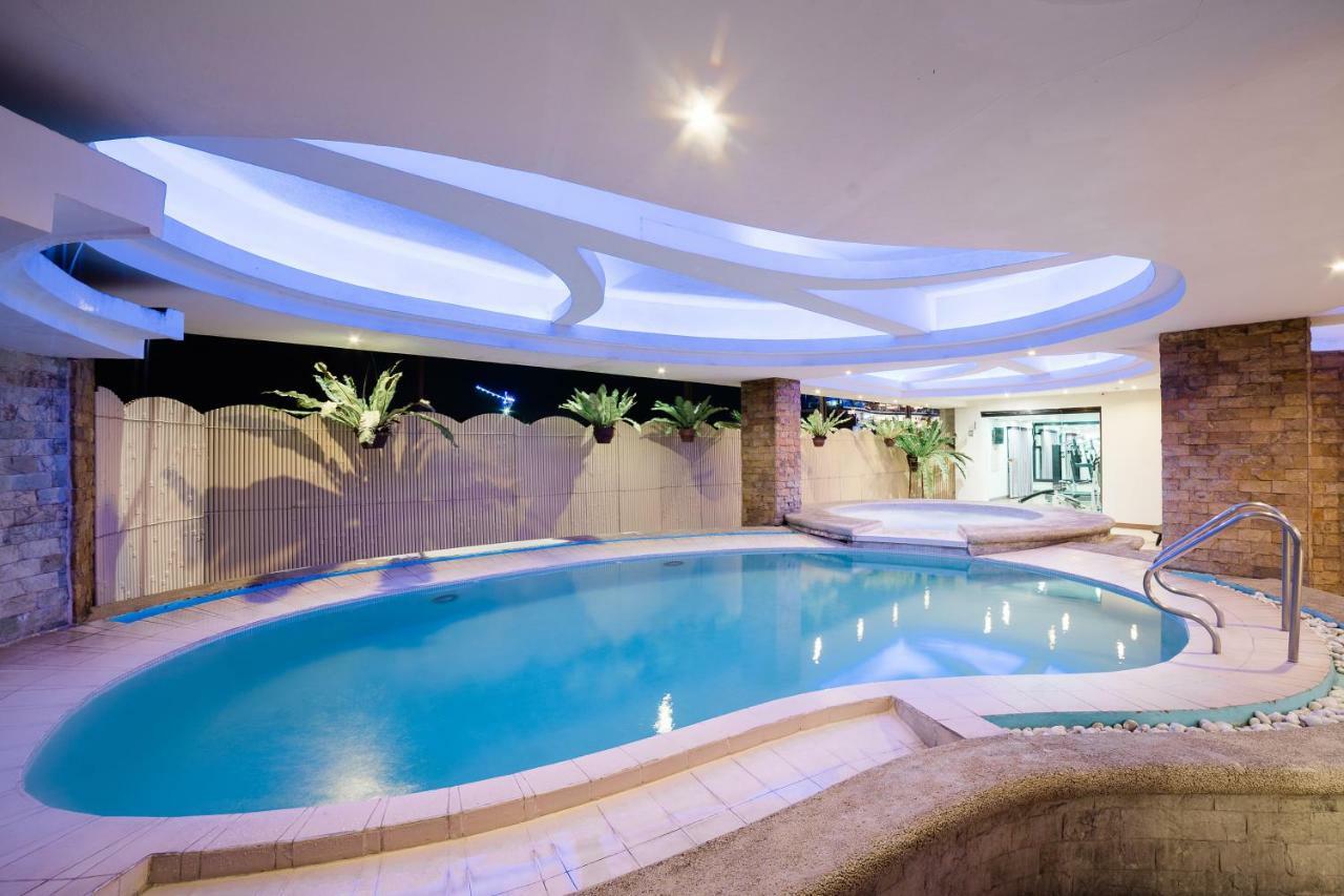 The Pinnacle Hotel And Suites Davao Bagian luar foto